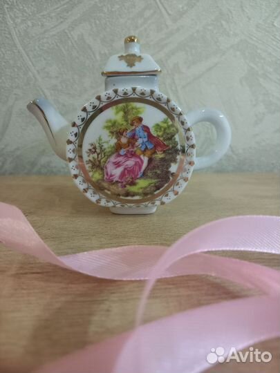Чайники фарфоровые миниатюрные