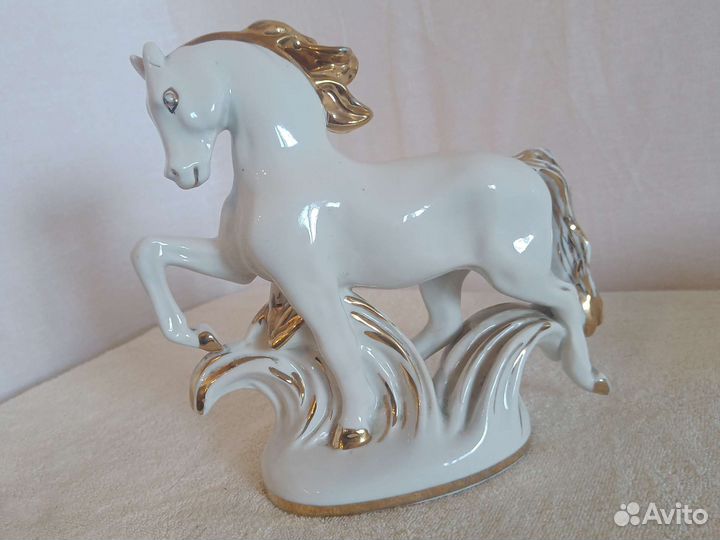 Статуэтка фарфор Конь-огонь СССР