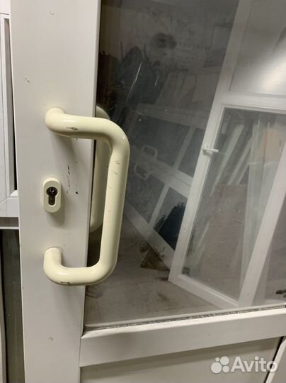 Дверь пластик -входная, без коробки