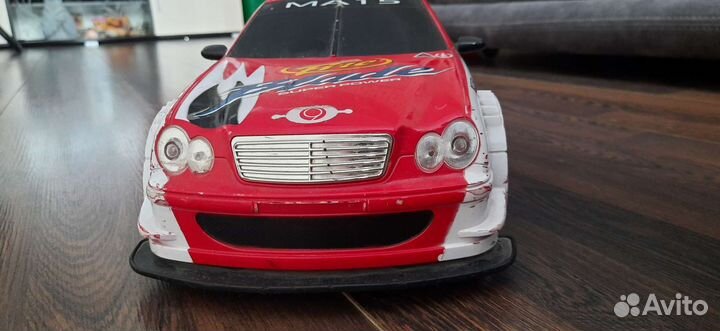 Танк,и машина мерседес