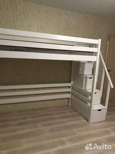 Кровать двухъярусная чердак