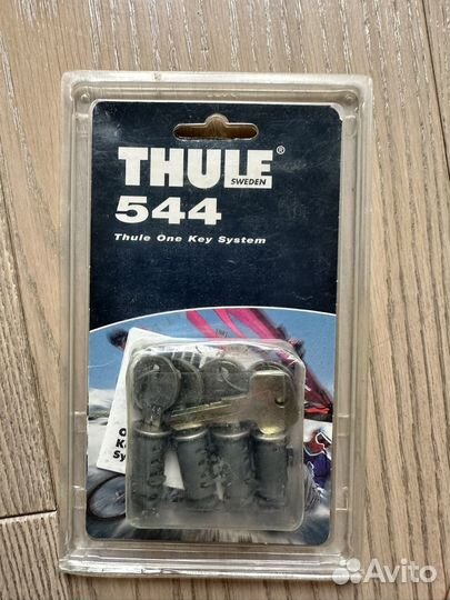 Крепление для машины лыж и сноуборда Thule 740