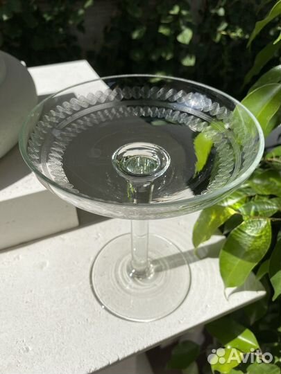 Старинная ваза стекло на ножке. Пантография