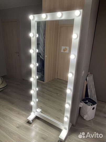 Зеркало с лампочками