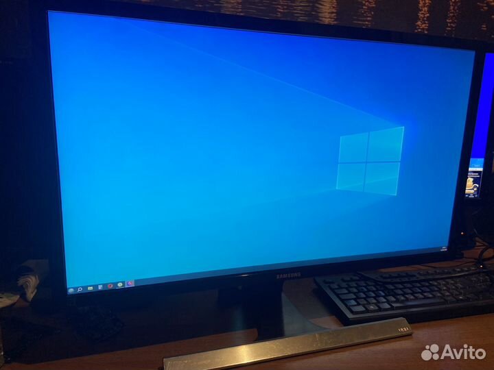 Монитор 4К Samsung 28 дюймов