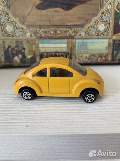 Модель автомобиль жёлтый