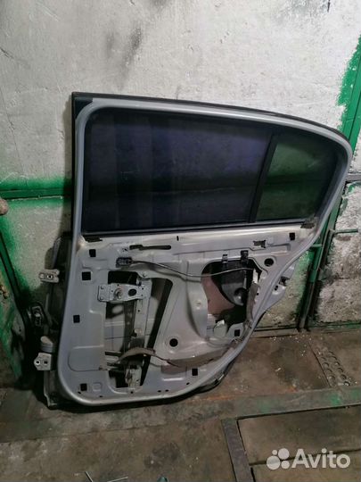 Задняя правая дверь Рено Меган 2 седан
