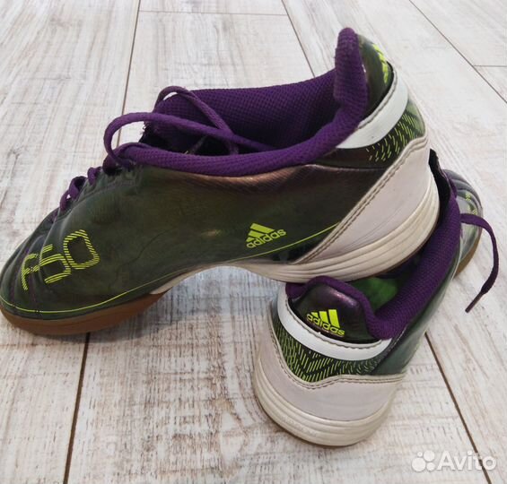 Футбольные бутсы adidas 36