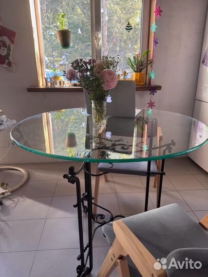Стол стеклянный круглый