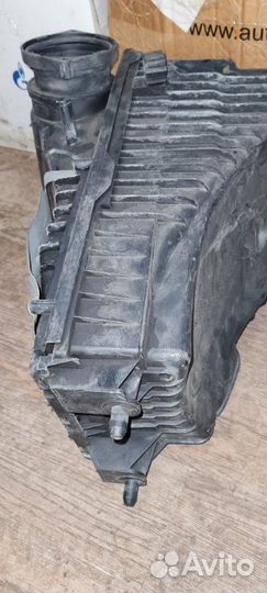 Корпус воздушного фильтра Volkswagen Touareg 7L