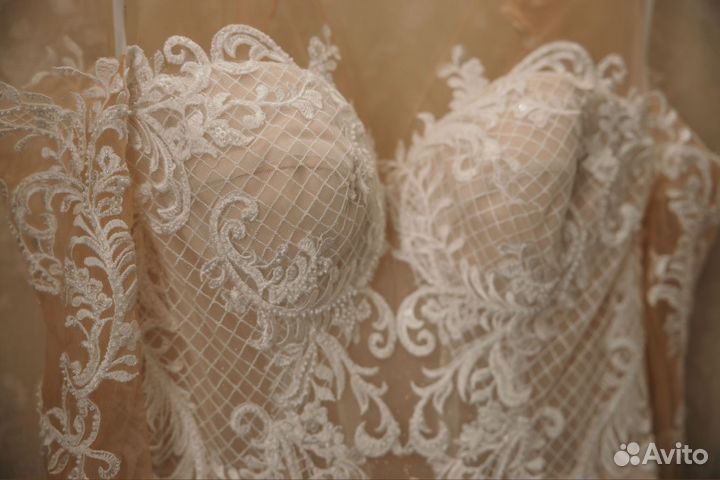 Свадебное платье со шлейфом