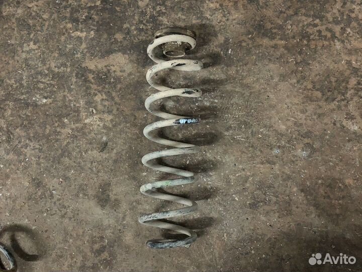Volkswagen polo Пружина задняя