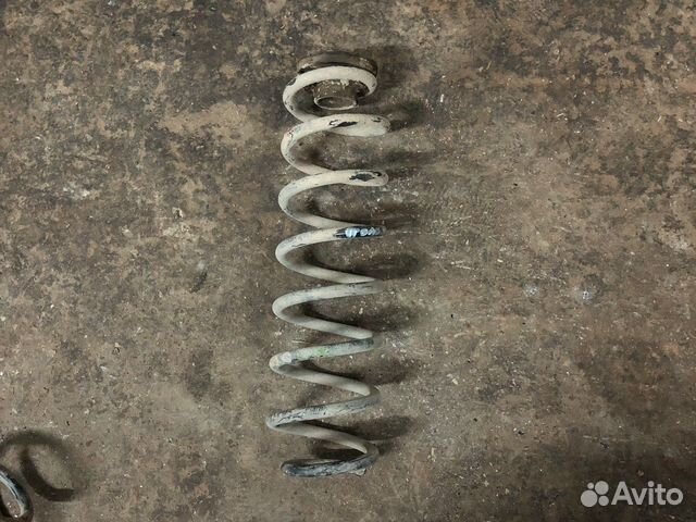 Volkswagen polo Пружина задняя