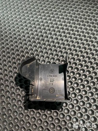 Кожух плюсовой клеммы BMW E32 E34