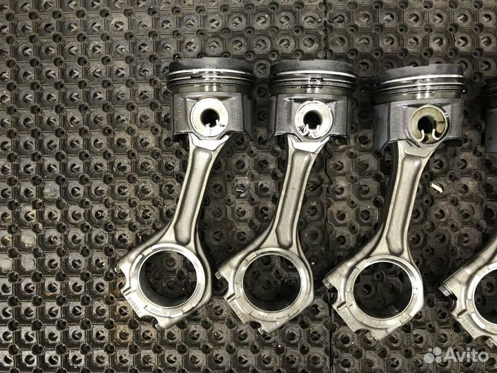 Комплект поршней с шатунами Daf XF106