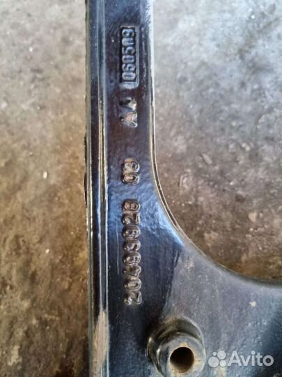 Крепление крыла на Renault Premium