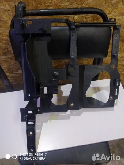 Кронштейн фары передний L на Tahoe 840