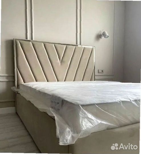 Кровать двуспальная новая мягкая