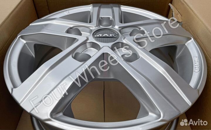 Диски на Лада Калина Спорт Веста Спорт R17