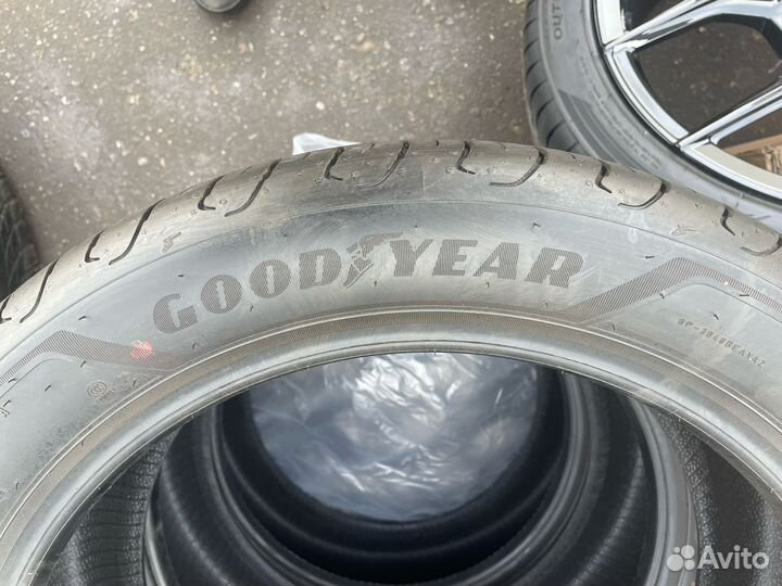 Goodyear Assurance ComforTred 235/45 R18