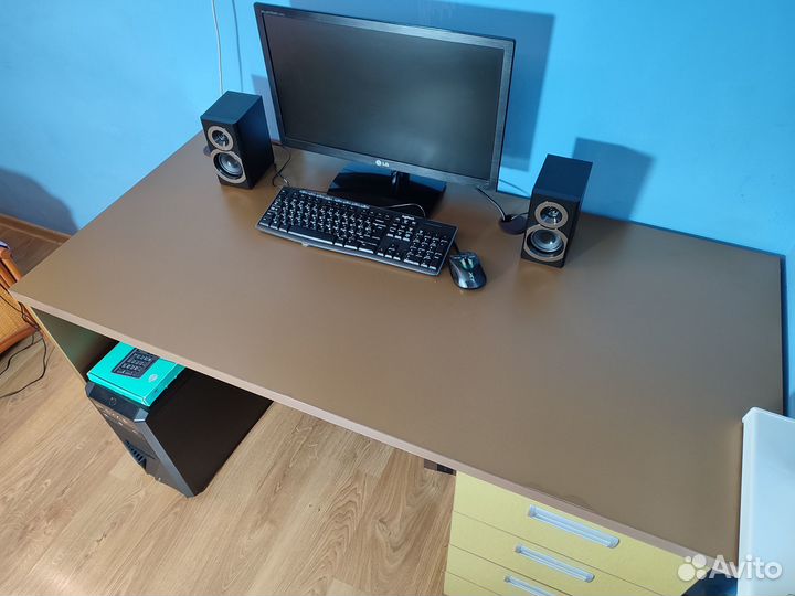 Стол компьютерный