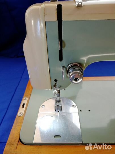 Чешская швейная машинка LADA - 238