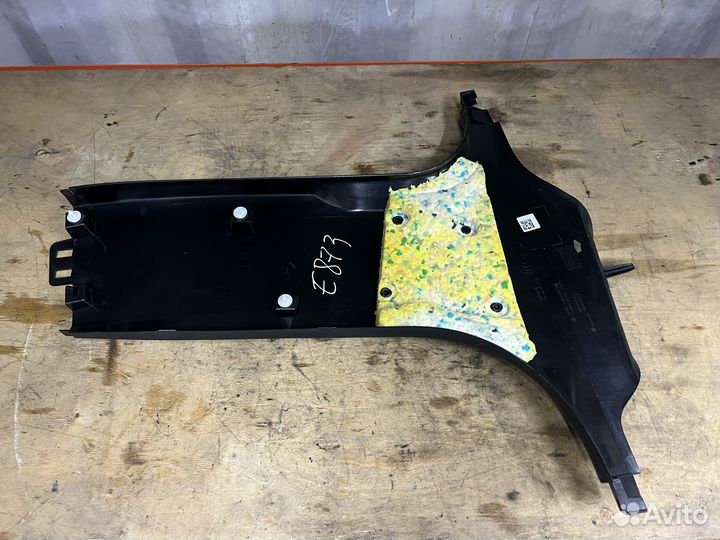 Накладка центральной стойки левая BMW G30 G31