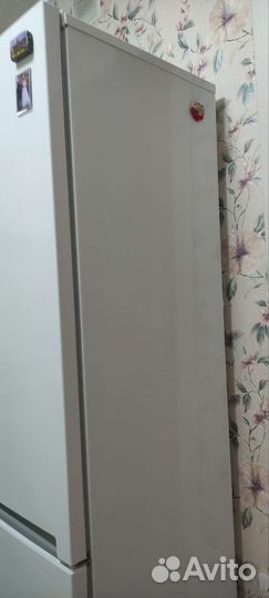 Холодильник двухкамерный Beko Total No Frost