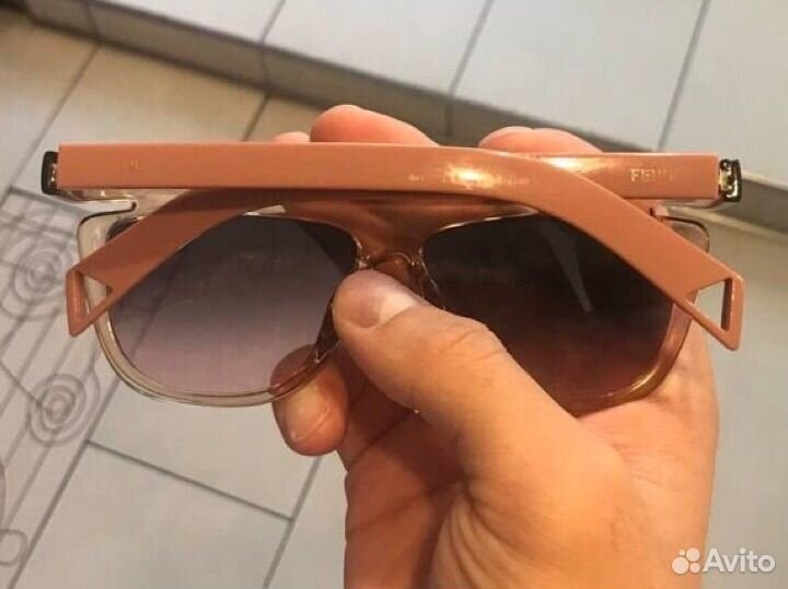 Солнцезащитные очки Fendi (торг уместен)