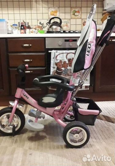 Трехколесный велосипед с ручкой