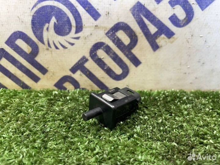 Концевой выключатель (Концевик) Bmw E39 седан 2.5