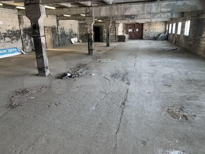 Здание, 1768 м²+участок 90 соток