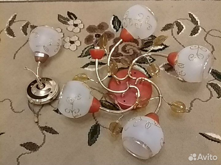 Люстра и светильник