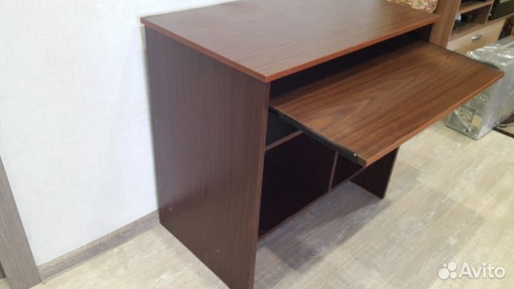 Продам компьютерный стол
