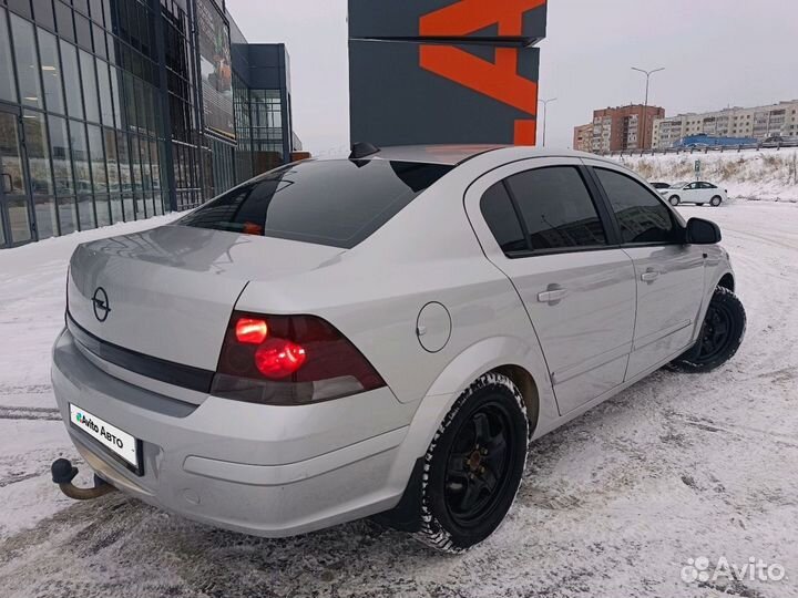 Opel Astra 1.6 МТ, 2011, 246 000 км