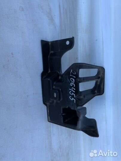 Кронштейн крепления радиатора передний правый