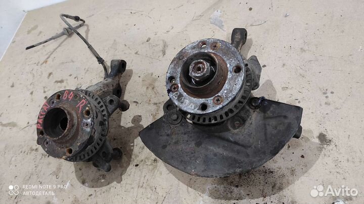 Поворотный кулак Volkswagen Passat B4