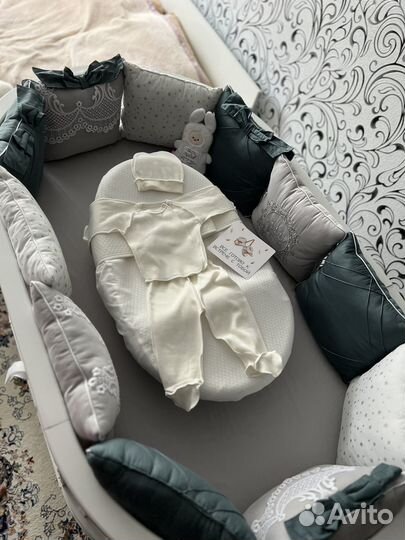 Бортики в детскую кроватку с одеялом