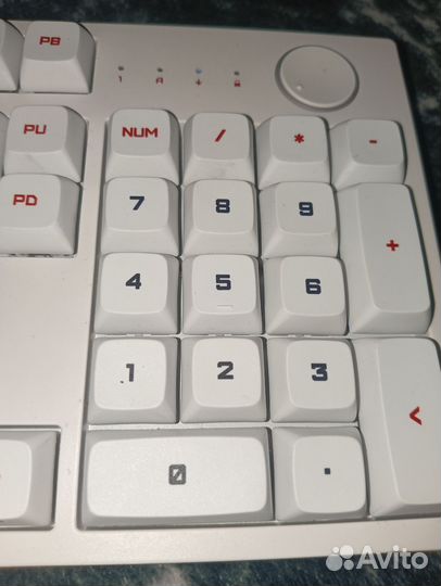 Механическая клавиатура белая