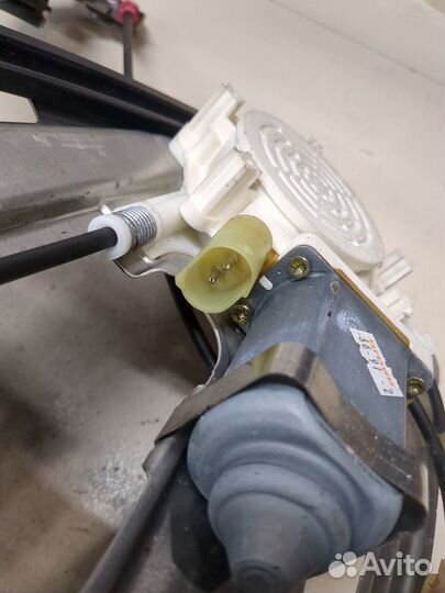 Стеклоподъемник электрический левый передний BMW 5 E39, 1997