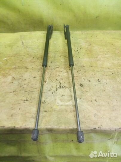 Упор крышки багажника Ford Focus CB8 pnda 2012