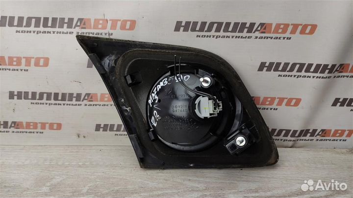 Фонарь правый в крышку багажника Мазда 3 BK бк