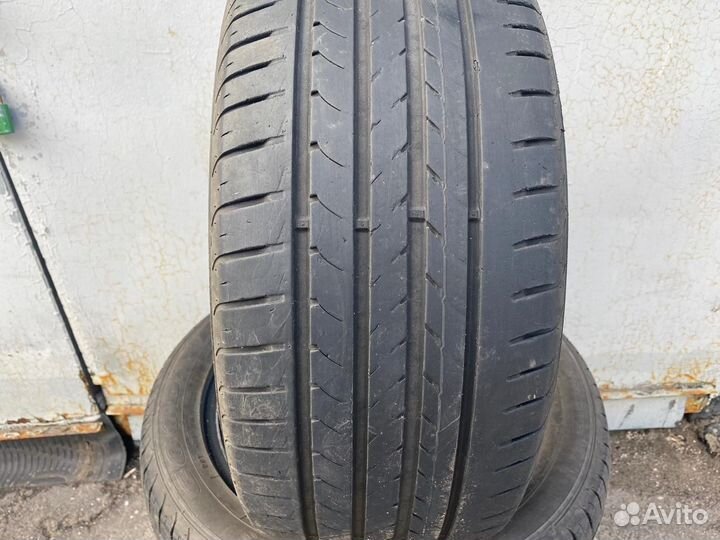 Goodyear EfficientGrip 235/50 R17