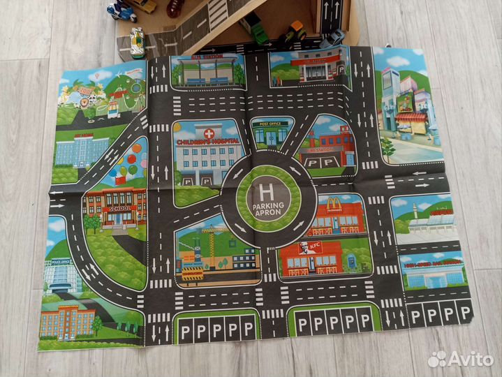 Парковка, машинки,военная база,солдатики