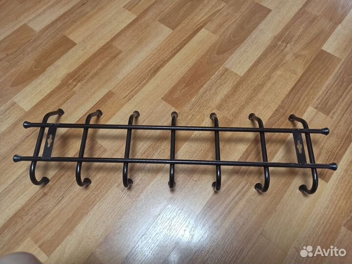 Вешалка настенная металлическая