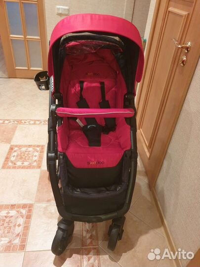 Прогулочная коляска. Новая