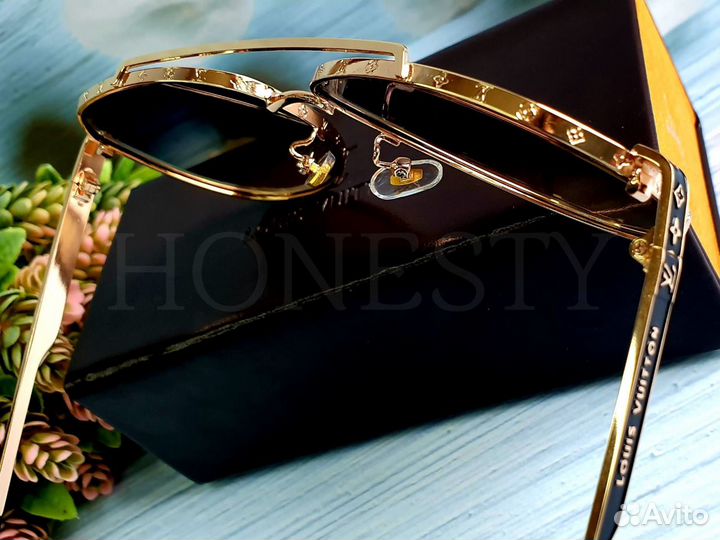 Солнцезащитные очки Louis Vuitton унисекс с чехлом