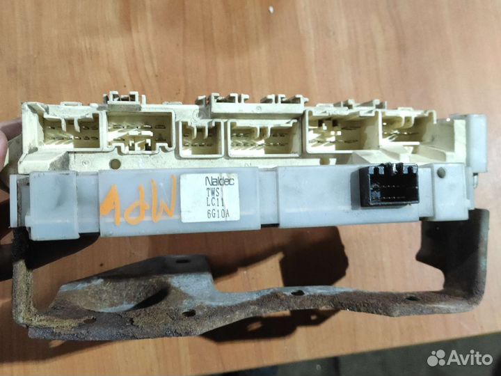 Блок предохранителей Mazda MPV lvlr