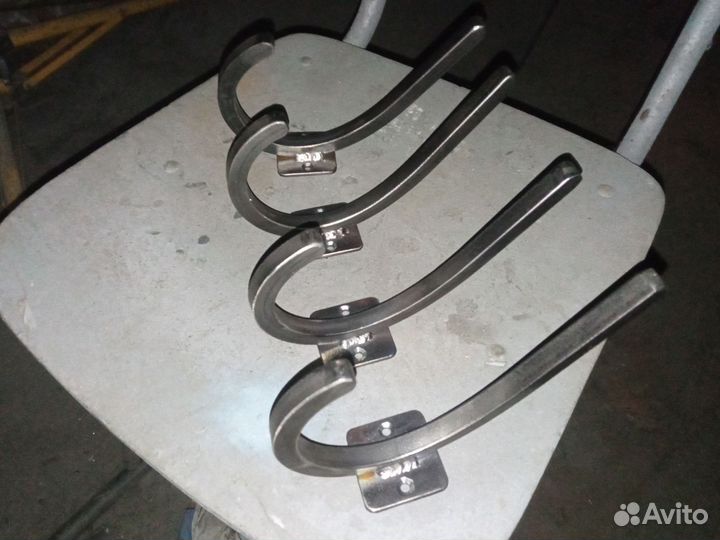 Крючки для одежды металлические