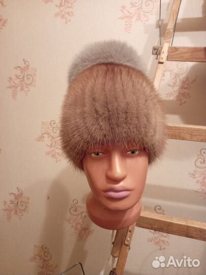 Женские меховые шапки